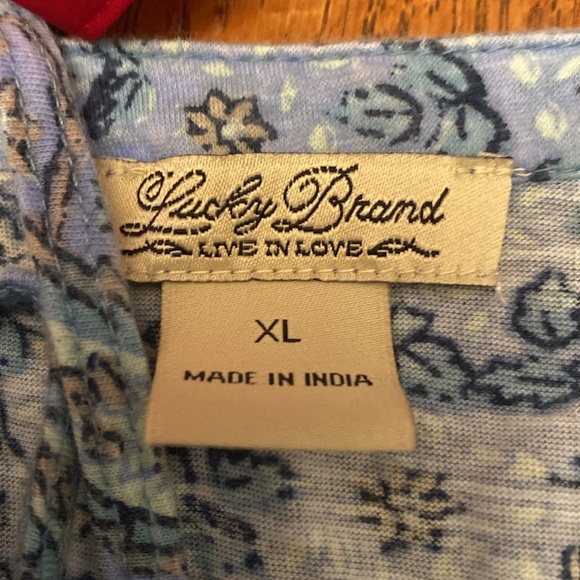 Lucky brand size extra large blouse, short sleeve with lace detail - Picture 4 of 7